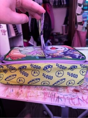 Odd1sout lunchbox with reversible front image